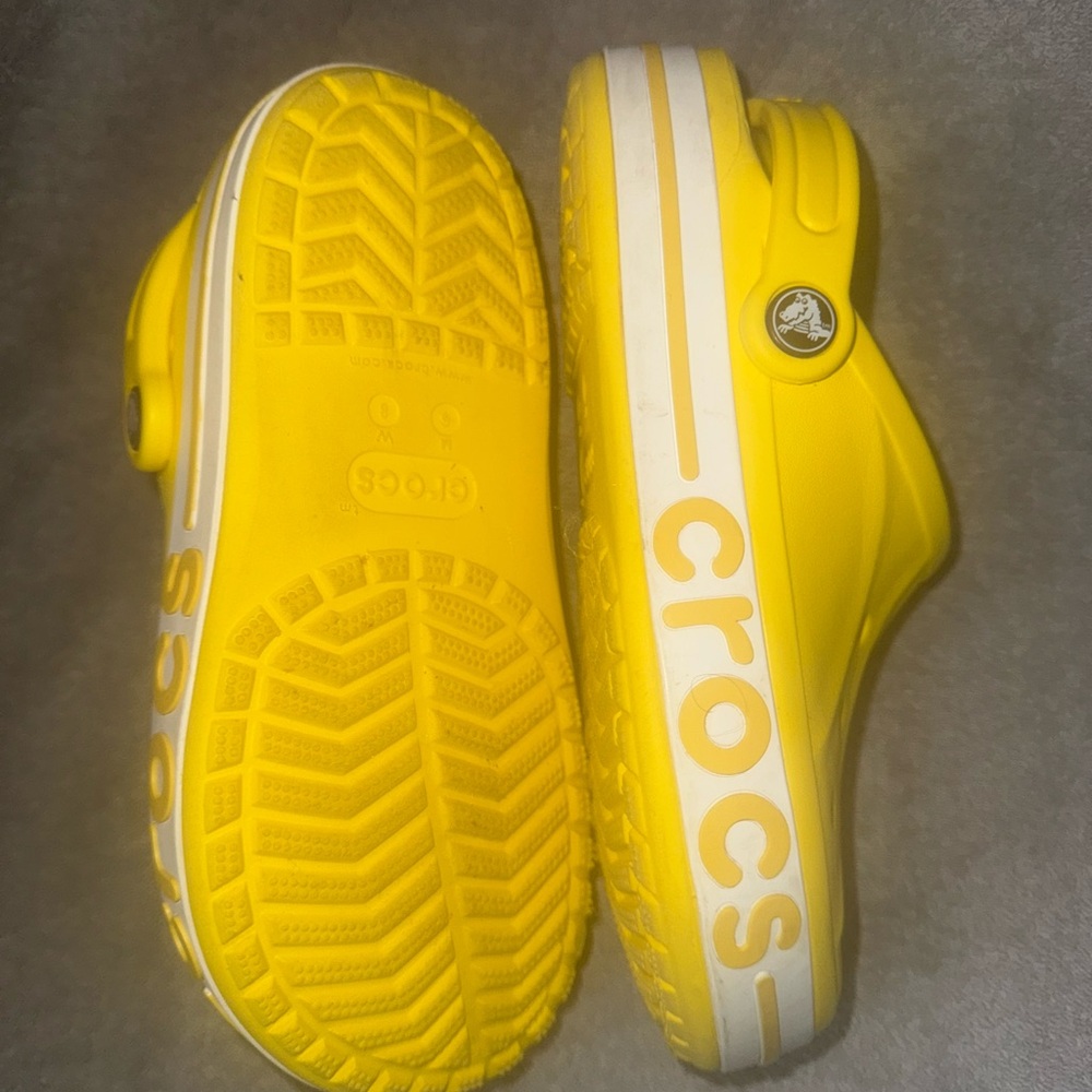 Crocs Women’s 8 Men 6 Yellow Clogs White Stripe - Picture 6 of 6